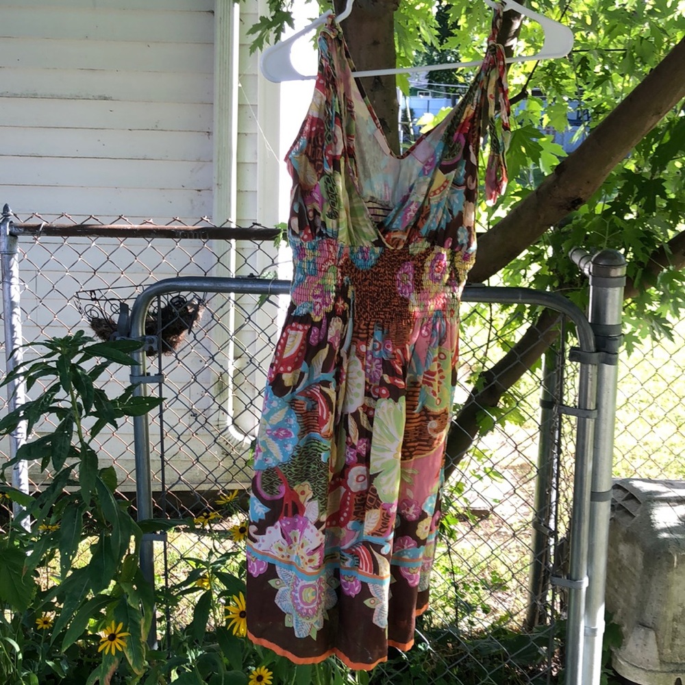 Sundress with adjustable tie straps